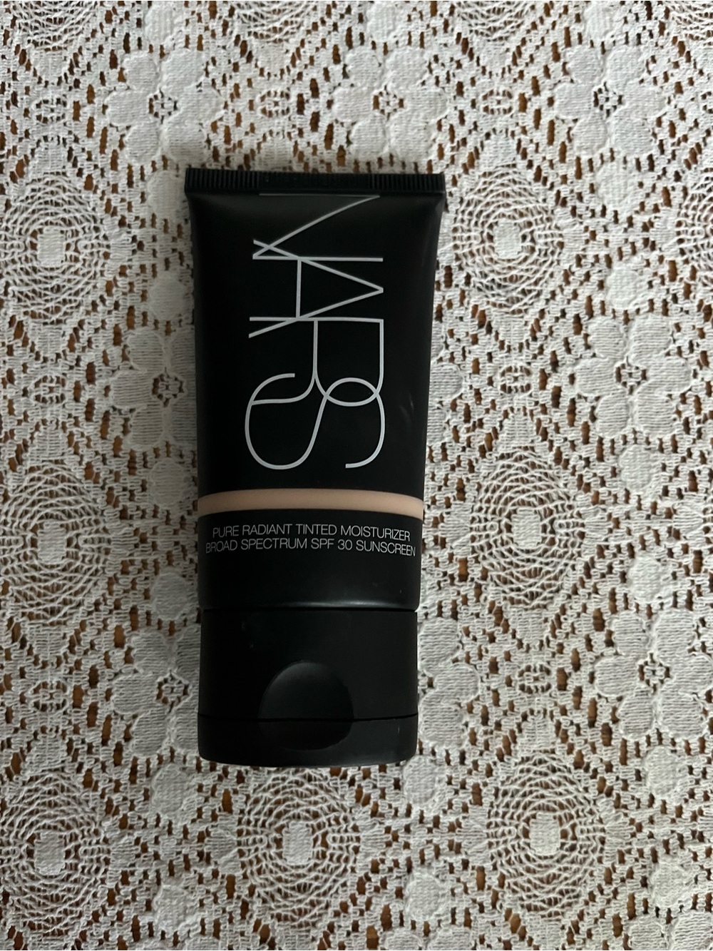 NARS Pure Radiant Tinted Moisturizer, Norwich, Light 1.5 - Picture 6 of 8